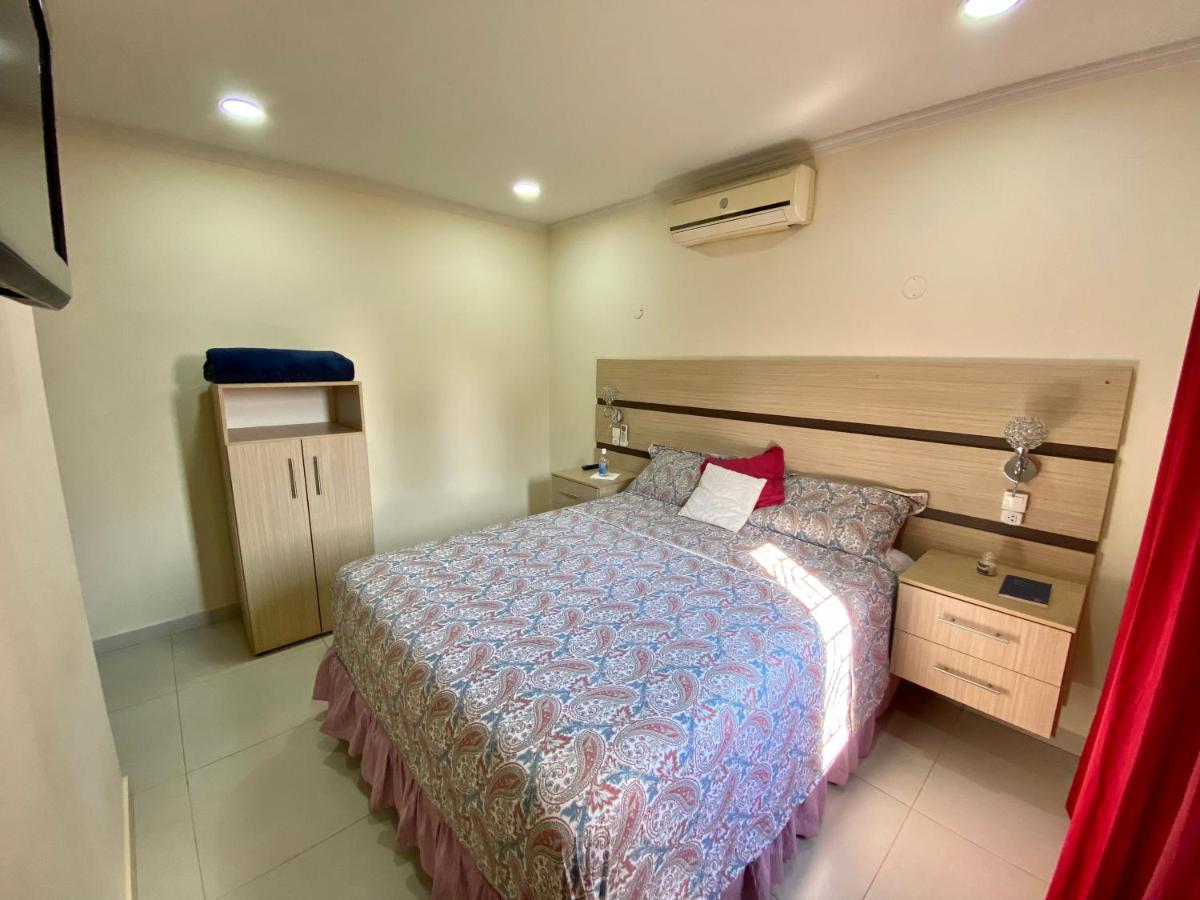 Moderna Y Unica Casa Independiente Con Jardin Y Estacionamiento Ciudad del Este Exterior foto